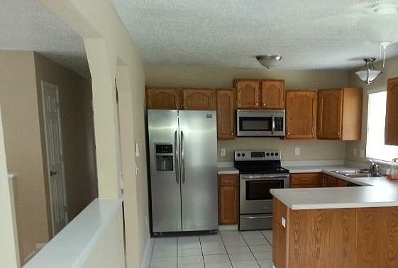 2nd image of 905 Lakeland Dr