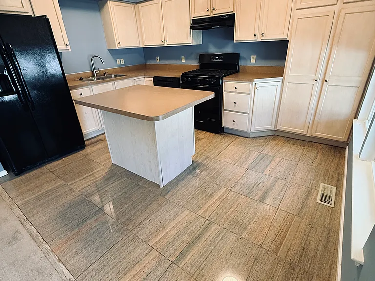 1688 Pinewind Dr — Photo 17