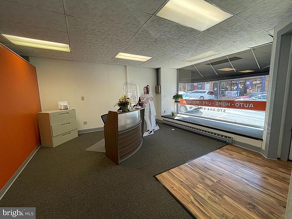 4th image of 340 Sunbury St