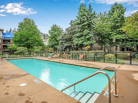 4th image of 15380 102a Ave #221