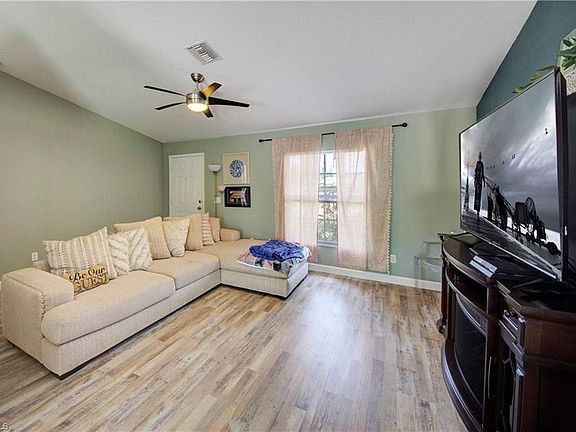 4th image of 303 NW 2nd Pl