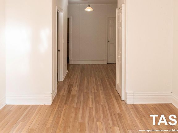 3rd image of 843 N Francisco Ave APT 2F