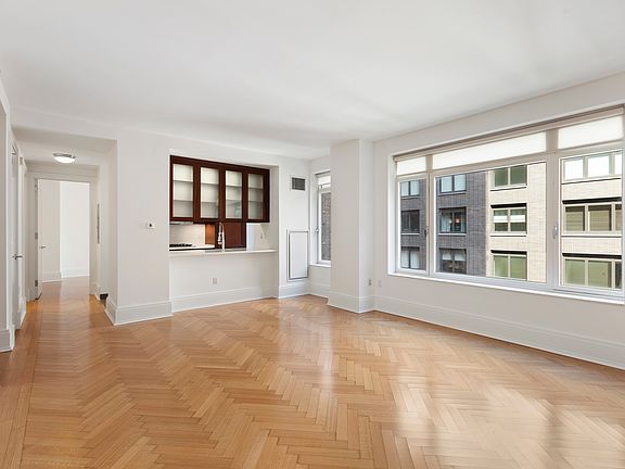 4th image of 205 W 76th St #803