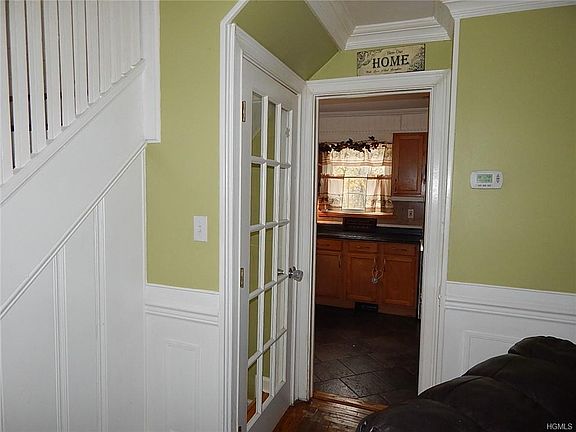 4th image of 67 Wickham Ave