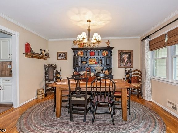 5th image of 34 Lombard Dr