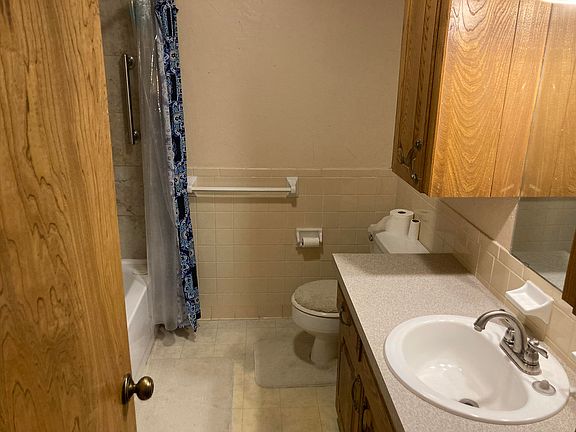 3rd image of 110 S Circle Dr