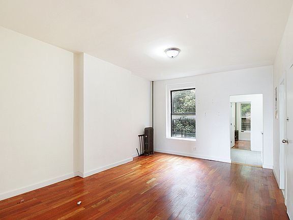 2nd image of 715 Lexington Ave APT 2