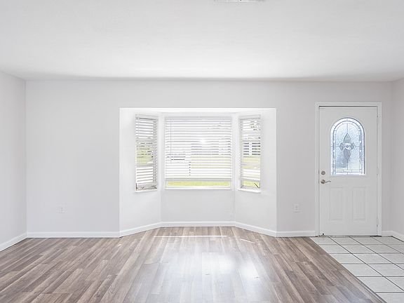 5th image of 143 Rotonda Cir