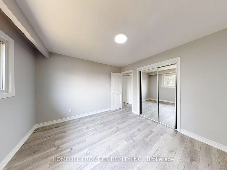 337 Hansen Rd N #UPPER — Photo 20