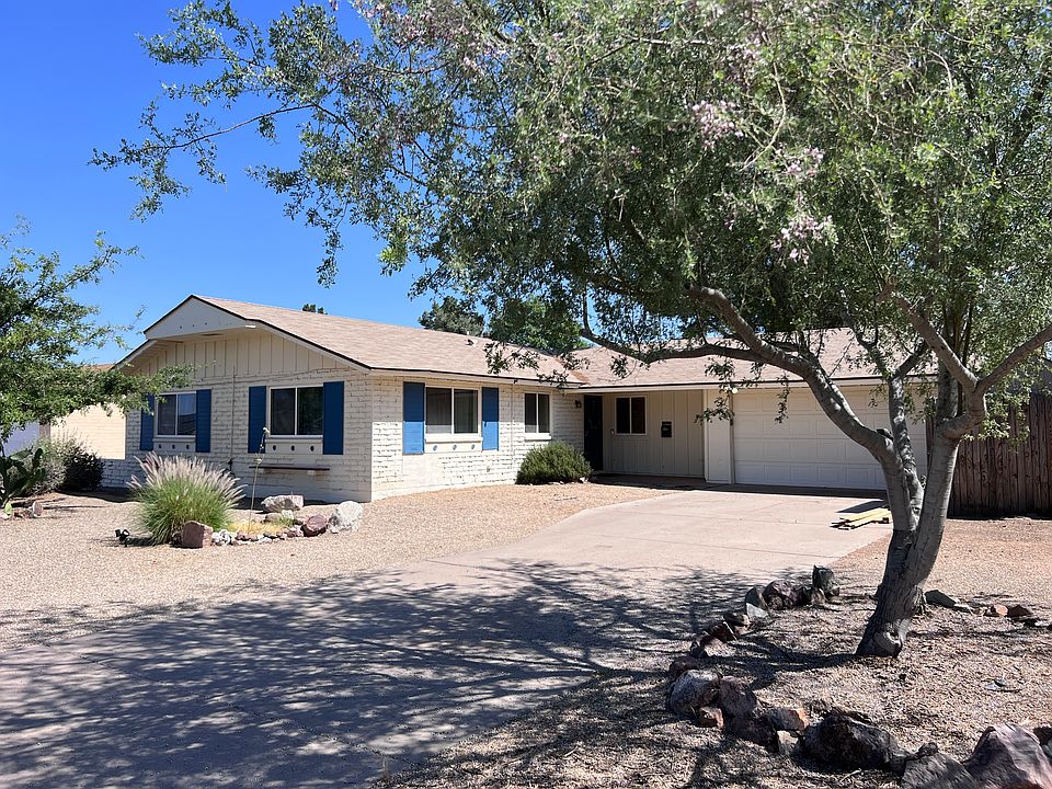 1st image of 3015 E Desert Cove Ave