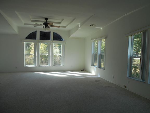 Spacious Living Room Dining 