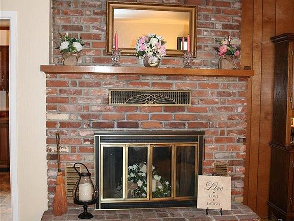 5th image of 824 Willow St