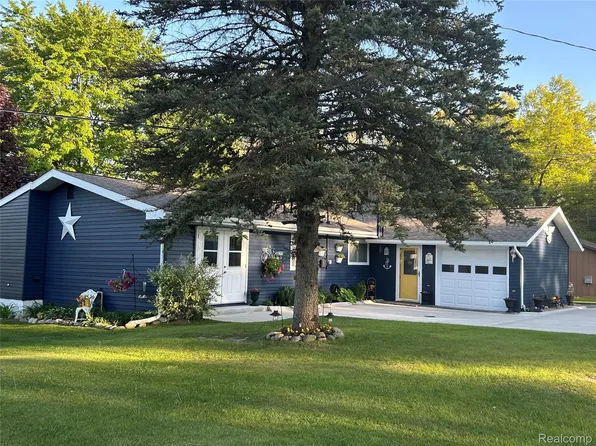 3301 W Huckleberry Trl, Farwell, MI 48622