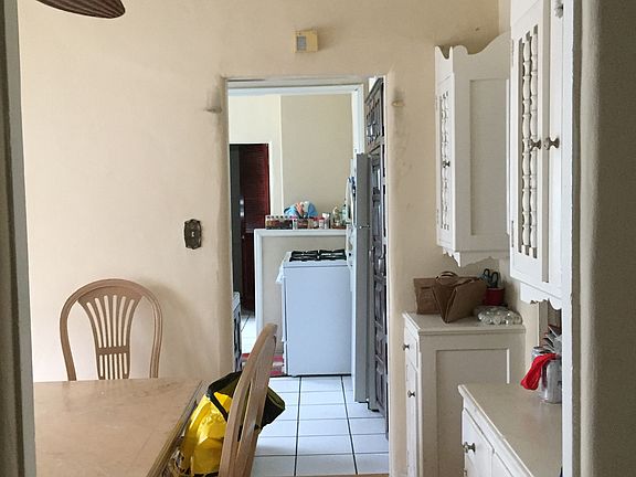 3rd image of 1048 S Crescent Heights Blvd
