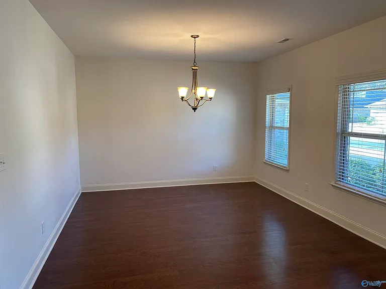 3015 Hampstead Dr SE — Photo 3