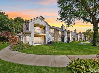 1008 Harbor Club Dr, Parlin, NJ 08859