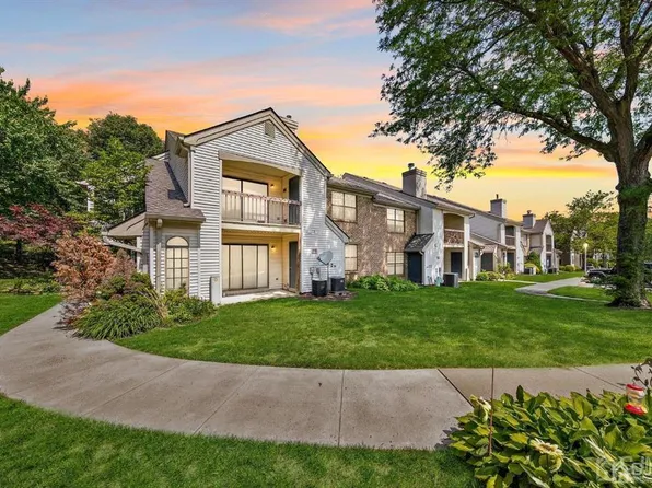 1008 Harbor Club Dr, Parlin, NJ 08859