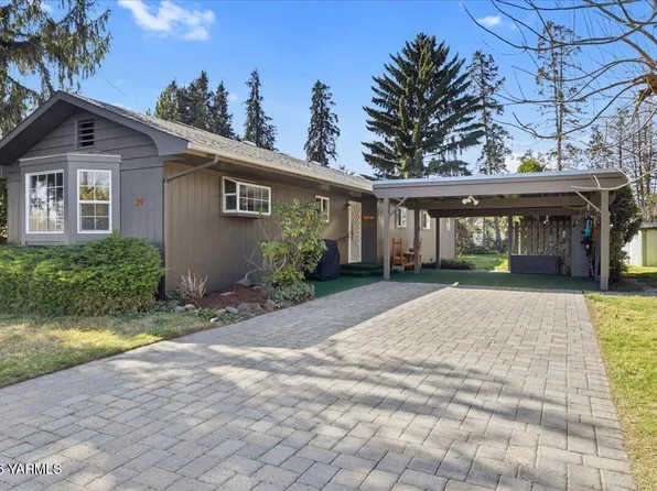 34 Moore Ave, Naches, WA 98937