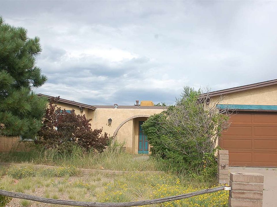 1st image of 2421 Avenida De Las Campanas