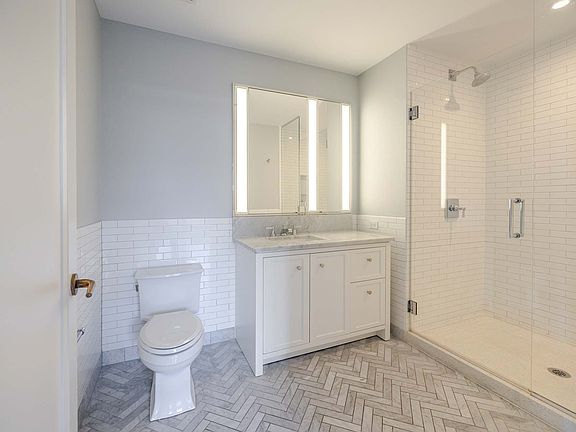 4th image of 514 N Peshtigo Ct #1903