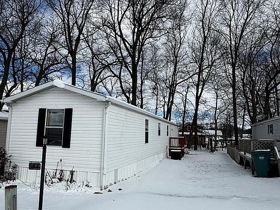 5th image of 122 Dawn St