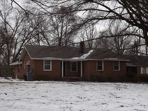 3rd image of 1981 Cloverdale Dr