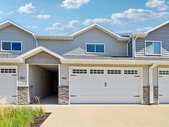 3rd image of 904 Summerset Pl