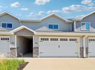 904 Summerset Pl, Indianola, IA 50125