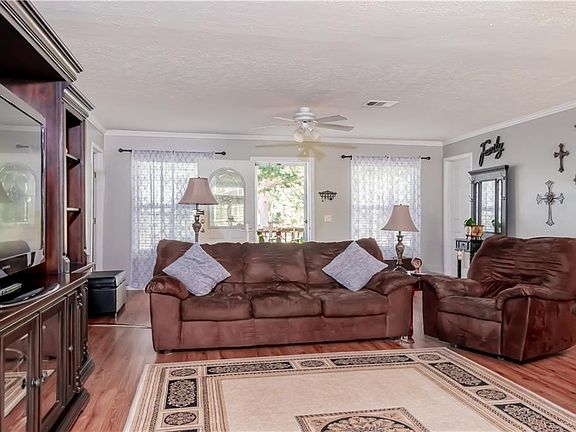 4th image of 37 Forest Dr