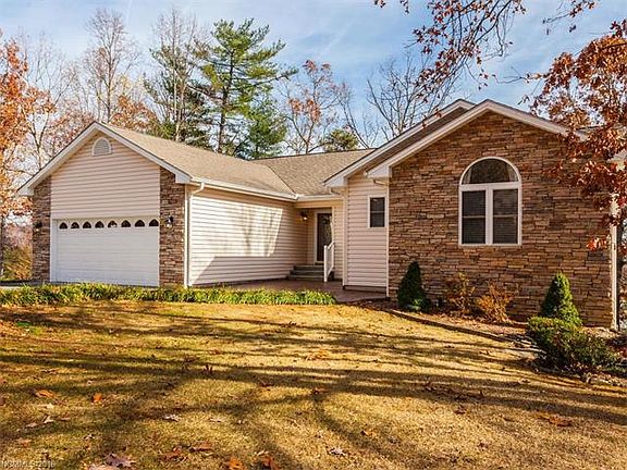3rd image of 86 Chestnut Ln