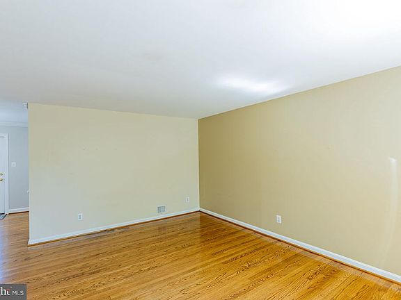 5th image of 14614 Batavia Dr