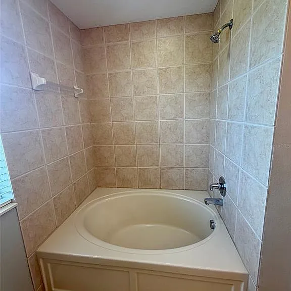 1840 Retreat View Cir — Photo 15