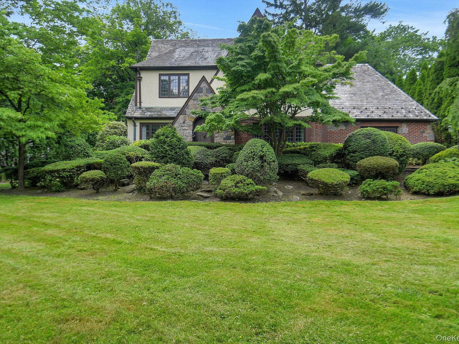 5 bed, 3.5 bath, 3125 sqft, $10,500 — Photo 1
