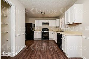 4th image of 835 Ashley Ln