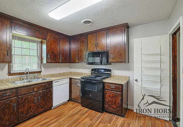229 N Burson Ave #A — Photo 7