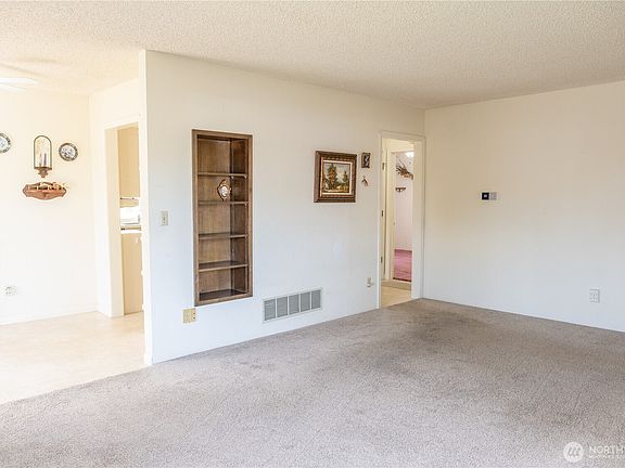 3rd image of 609 W Whitman Street