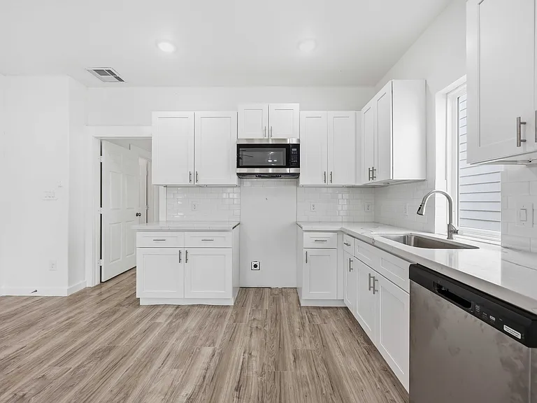 7502 Laura C D Koppe Rd — Photo 13