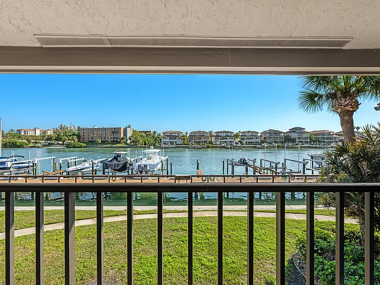 4750 Brittany Dr S #126 — Photo 29