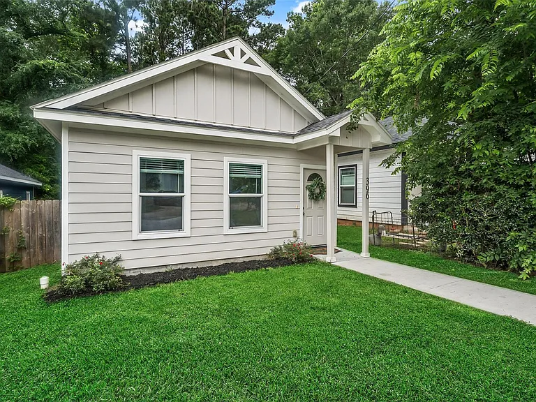 396 Westchase — Photo 2