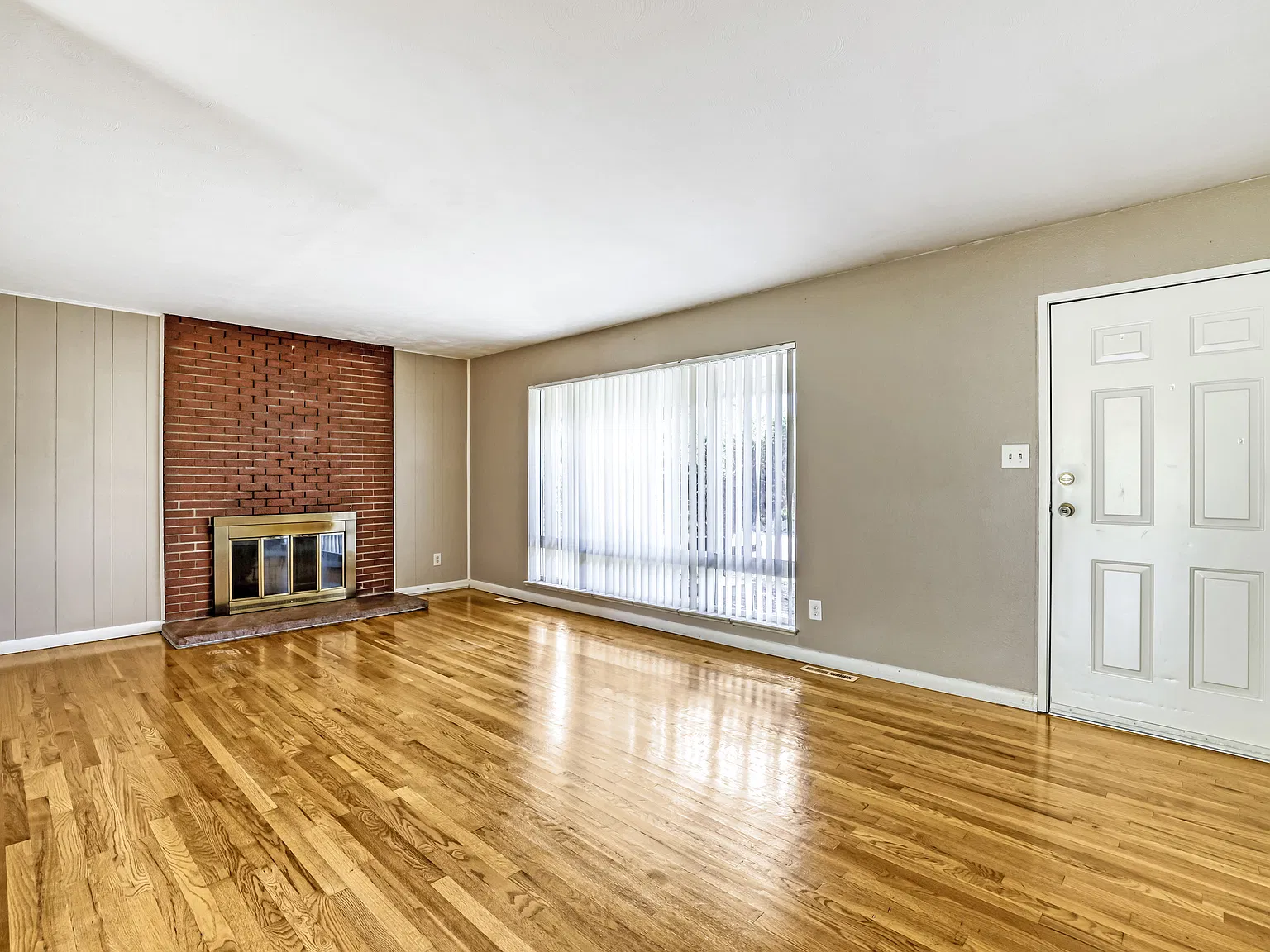 3 bed, 1988 sqft, $2,495 — Photo 3