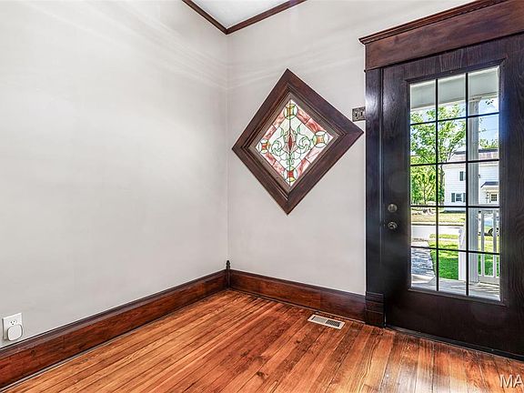 3rd image of 305 W 1st St