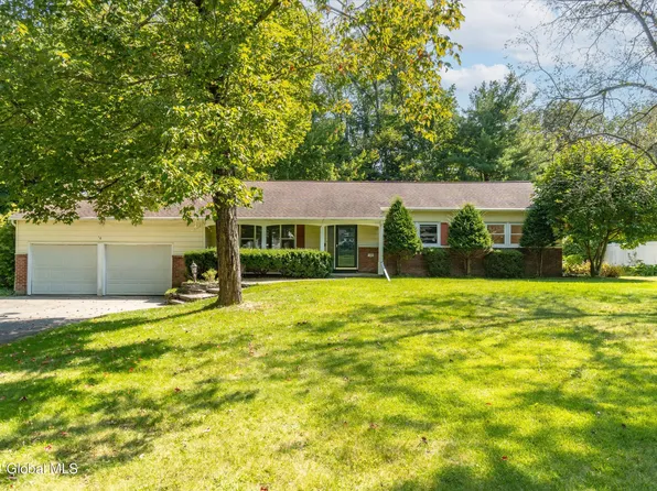 17 Sweet Brier Drive, Ballston Lake, NY 12019