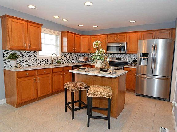 3rd image of 5892 Waterstone Dr