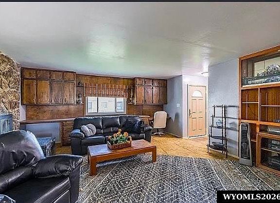 3rd image of 418 Morgan Ave