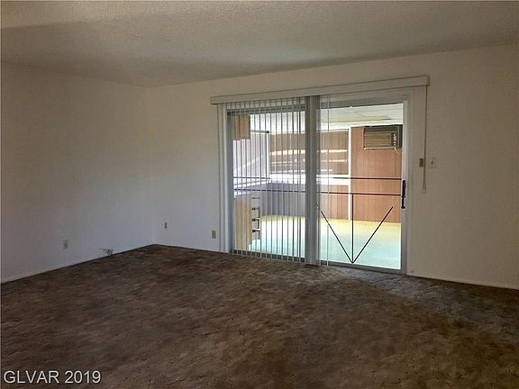 4th image of 216 Colleen Dr