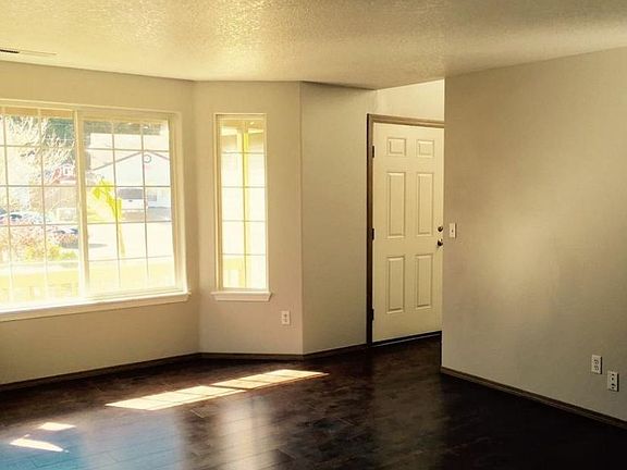 4th image of 8211 NE 163rd Ave