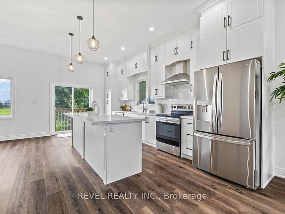 5th image of 221 Forler St
