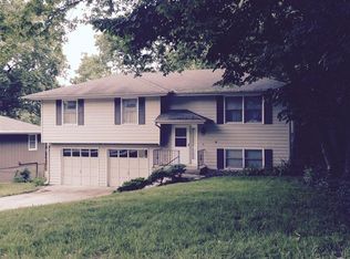 725 Oak St, Liberty, MO 64068