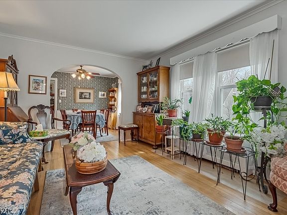 3rd image of 25 Millbrook Rd