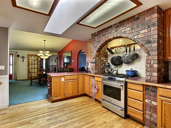 3rd image of 5645 Red Alder Dr NE